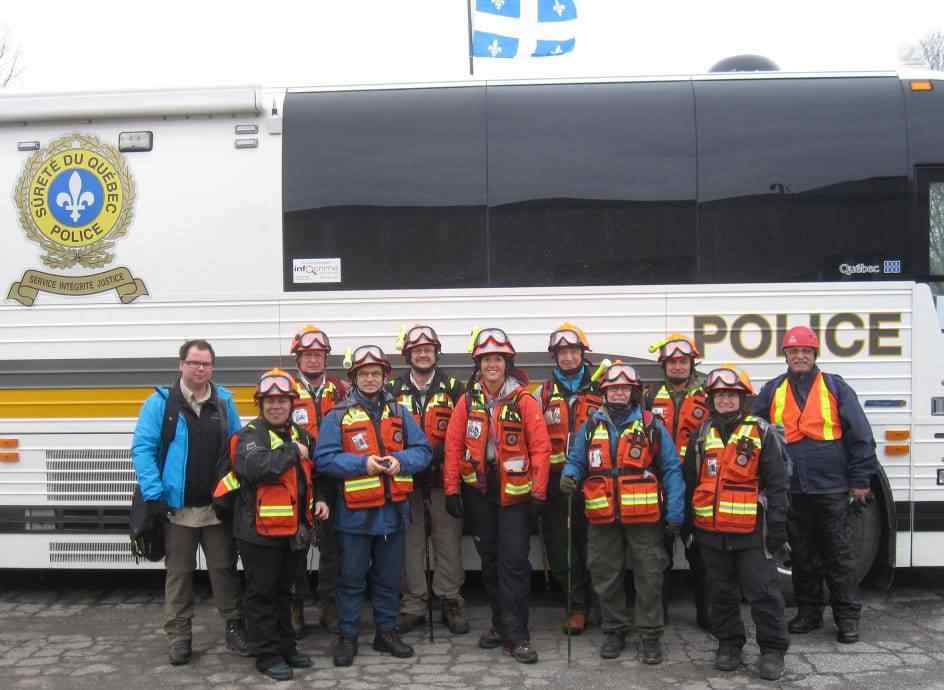 Photo de groupe devant autobus SQ